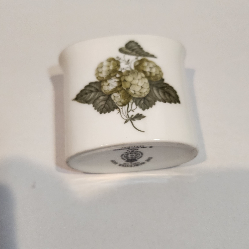 The Worcester Hop 1965 Royal Worcester Vintage Olive Sauce Dish